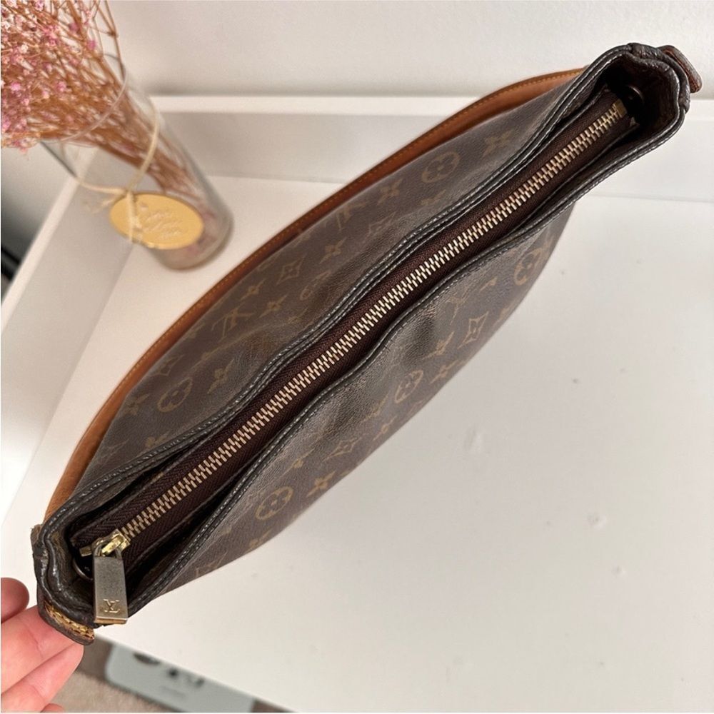 ✅AUTHENTIC✅LOUIS VUITTON LOOPING GM - Picture 10 of 15